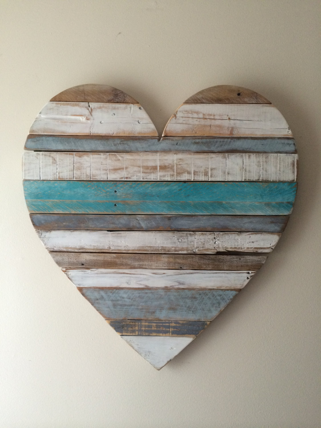 18 Incredible Handmade Reclaimed Wood Decor Ideas