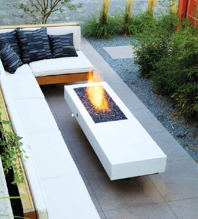 17 Extravagant Backyard Fireplaces & Fire Pits That Will Leave You ...