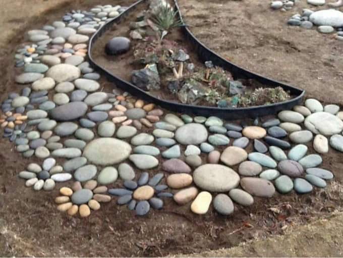 19 Impressive Stone Garden Decorations That Everyone Can Make