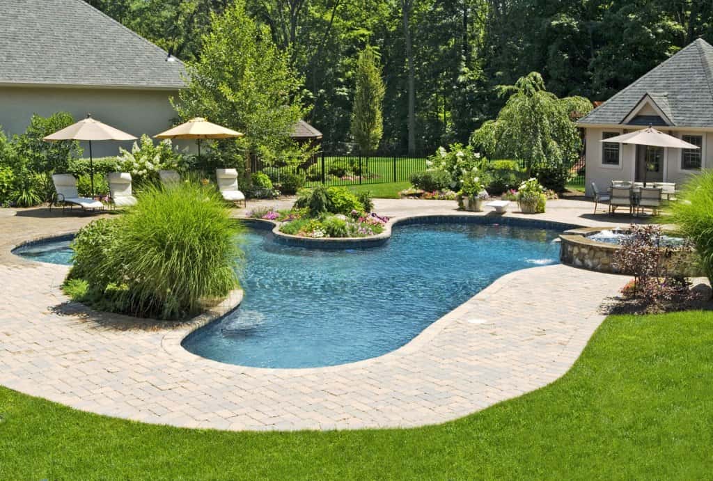 17 Delightful Ideas For Designing Backyard Swimming Pool