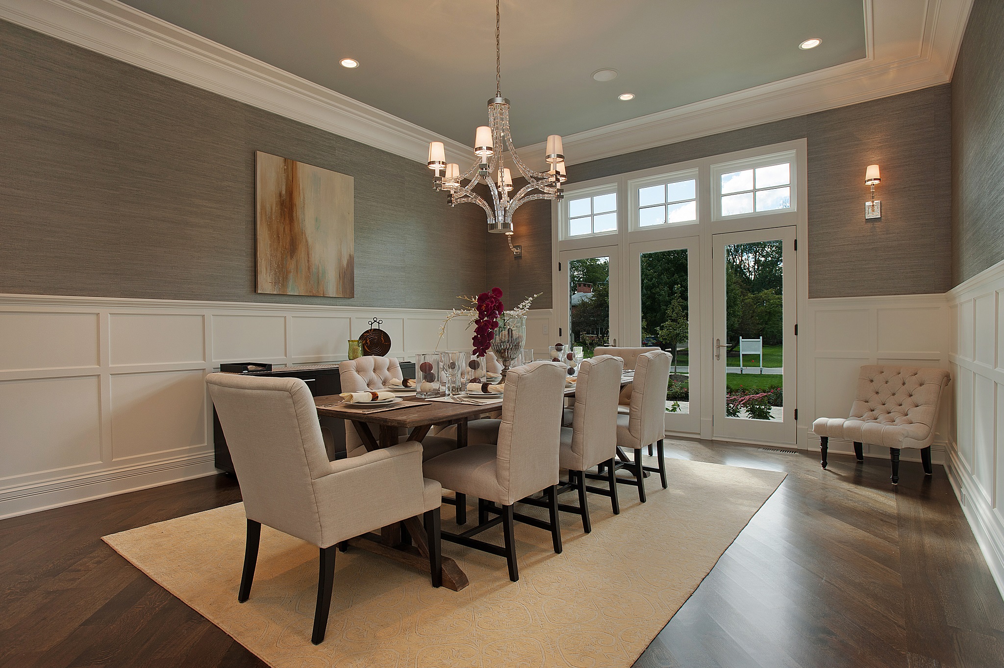 bright dining room chandeliers