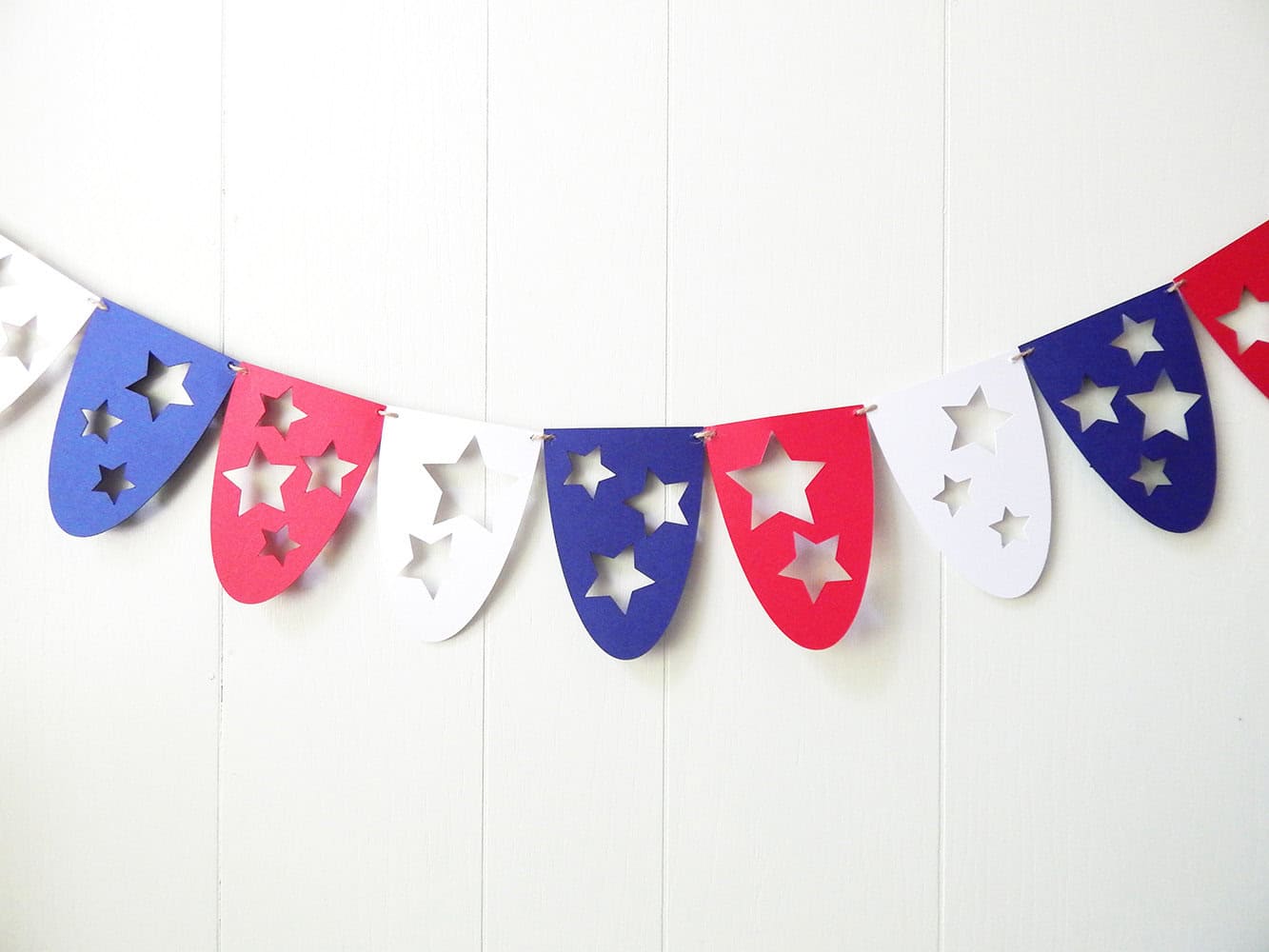 16 Festive Handmade 4th of July Garland Designs For Patriotic Decor