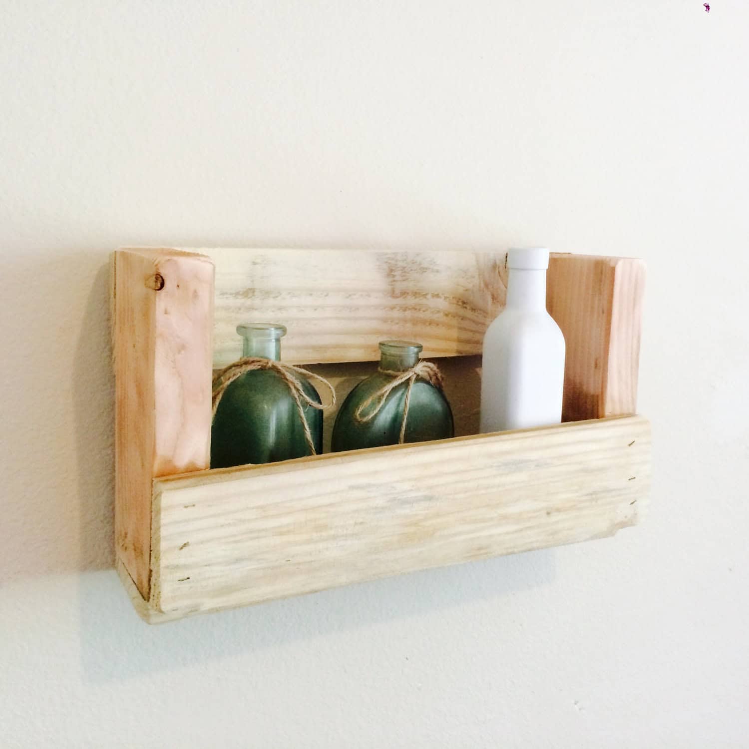 16-rustic-handmade-pallet-wood-storage-solutions