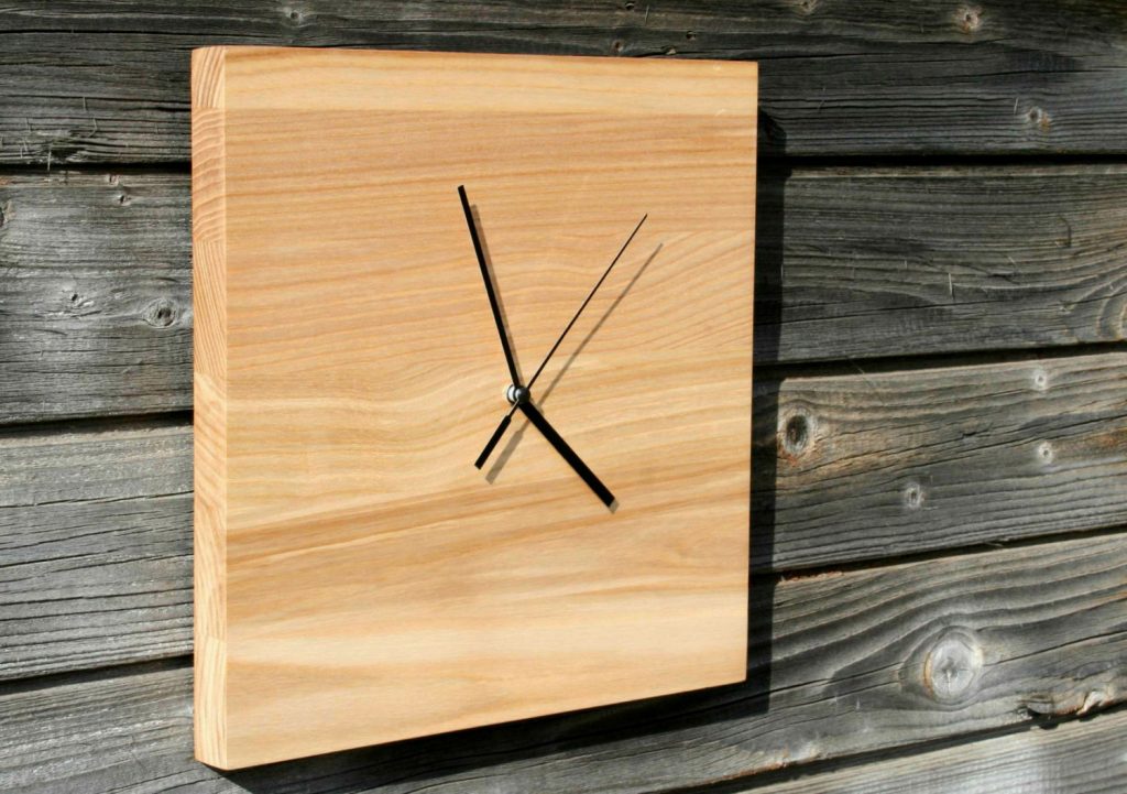 How to design and make a wooden clock