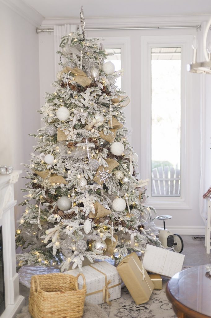 17 Really Fascinating Ways To Decorate Your Christmas Tree