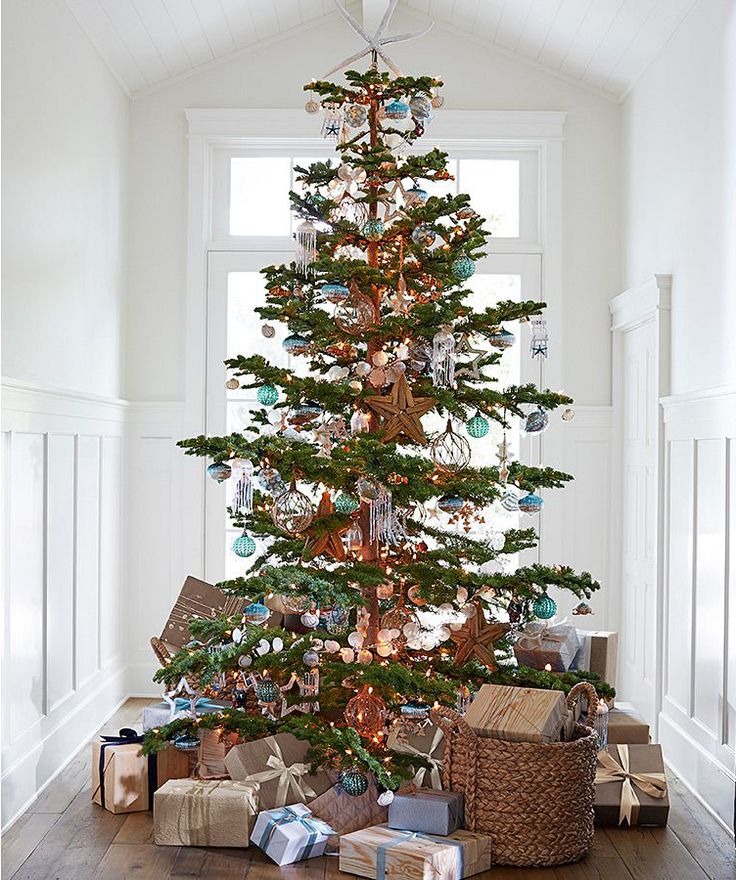 17 Really Fascinating Ways To Decorate Your Christmas Tree