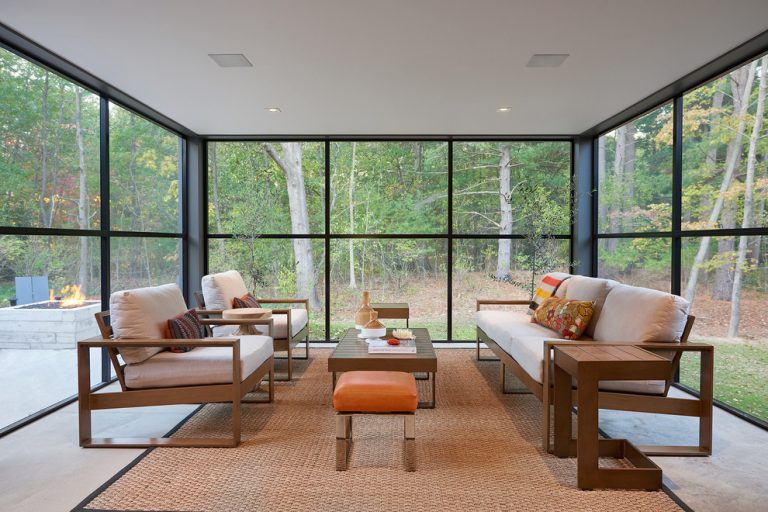 16 Irresistible Modern Sunroom Designs That Will Secure Its Place In   16 Irresistible Modern Sunroom Designs That Will Secure Its Place In Your Home 2 768x512 