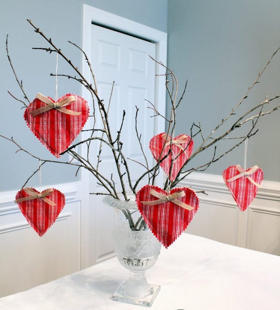 18 Low-Cost Decorations That You Can DIY For This Valentine's Day