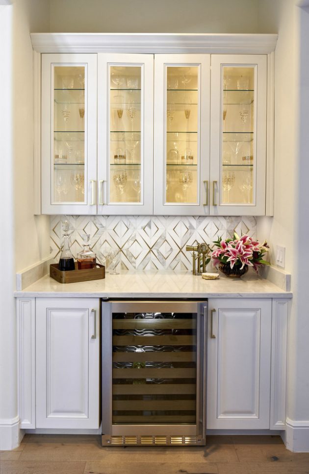 15 Sophisticated Traditional Home Bar Designs That Will Add A Touch Of ...