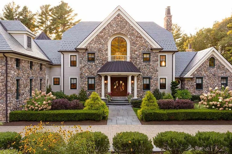 17 Gorgeous Traditional Home Exterior Designs You Will Find Inspiration In