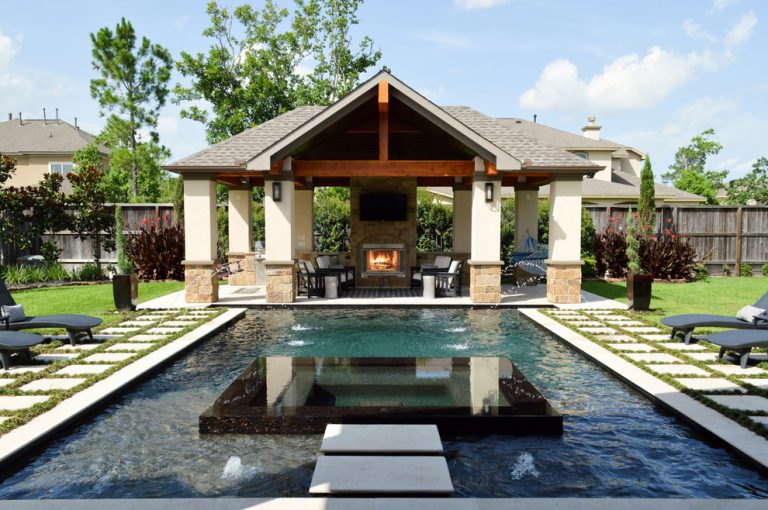 20 Sensational Traditional Swimming Pool Designs That Simply Invite You ...