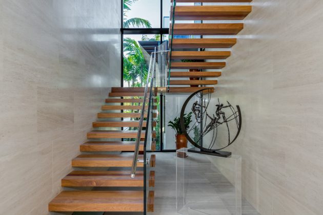 17 Fabulous Tropical Staircase Designs You'll Fall In Love With