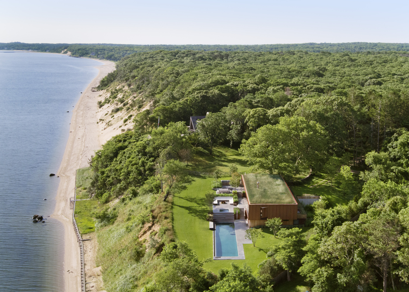 Peconic House by Studio Mapos in Hampton Bays, New York