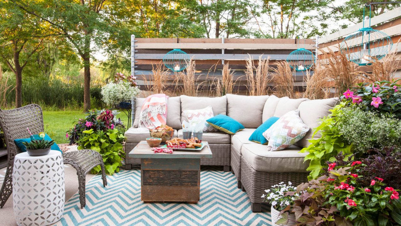 16 Enchanting Shabby Chic Patio Designs For Your Garden