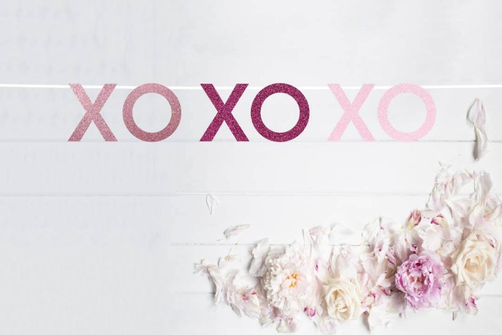 15 Sweet Handmade Valentine's Day Banner Designs To Spice Up The Atmosphere