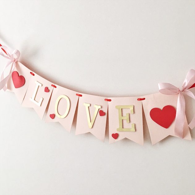 15 Sweet Handmade Valentine's Day Banner Designs To Spice Up The Atmosphere