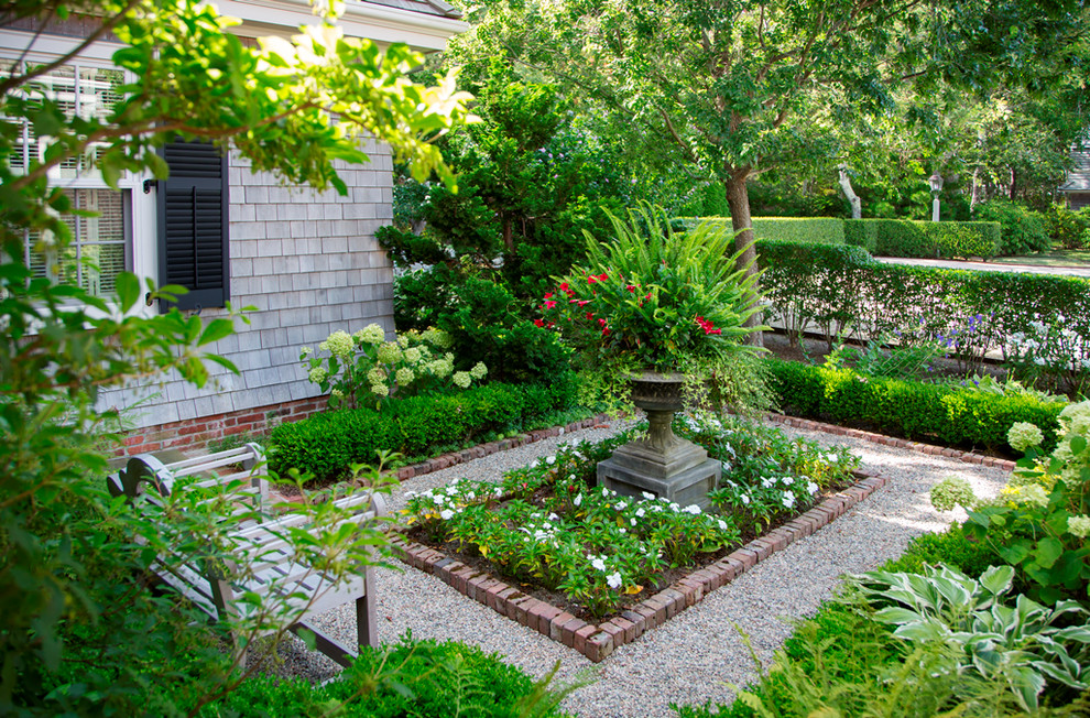 15 Lush Victorian Landscape Designs That Will Take Your Breath Away