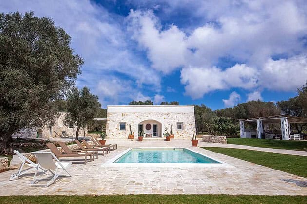 16 Absolutely Stunning Mediterranean Swimming Pool Designs Any Home Needs