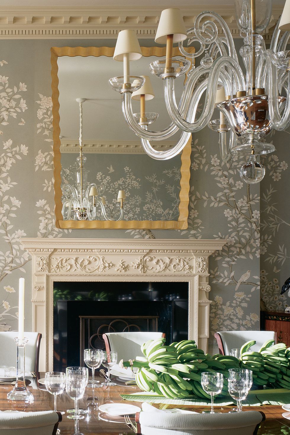 10 EyeCatching Dining Rooms with Wonderful Floral Wallpaper