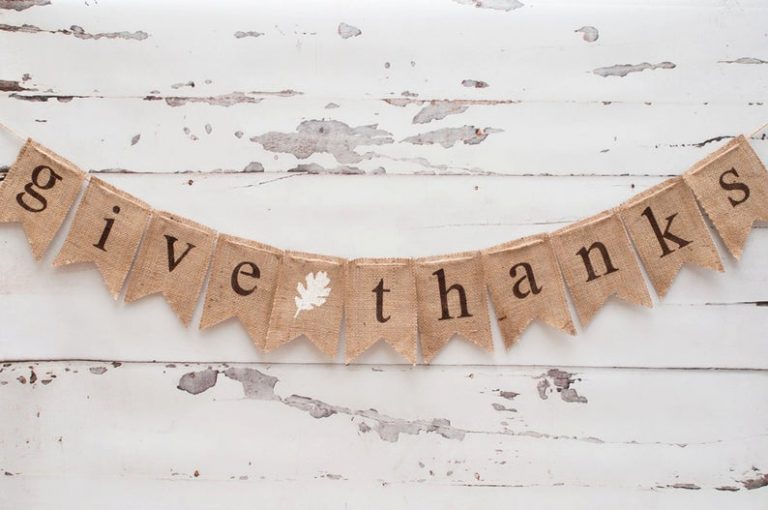 16 Cheerful Thanksgiving Banner Designs For Your Dinner Backdrop 4125