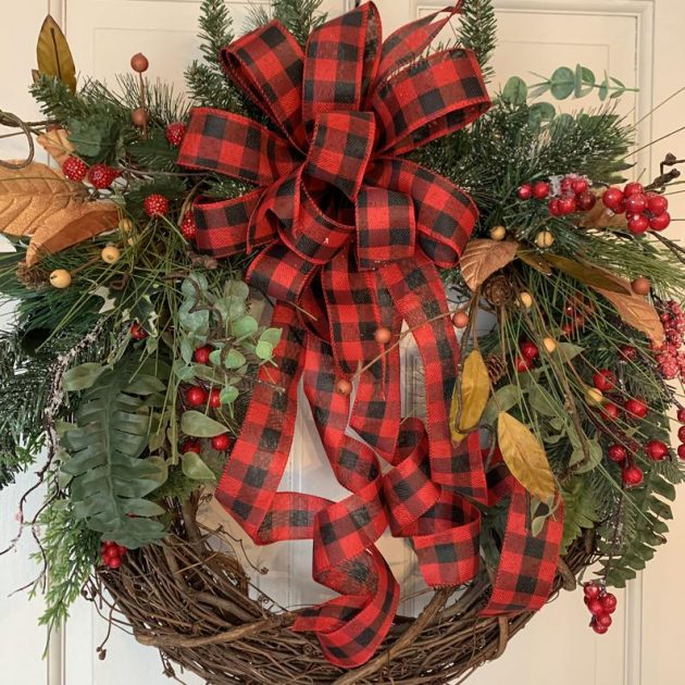 15 Engaging Christmas Wreath Designs That Will Happily Greet You