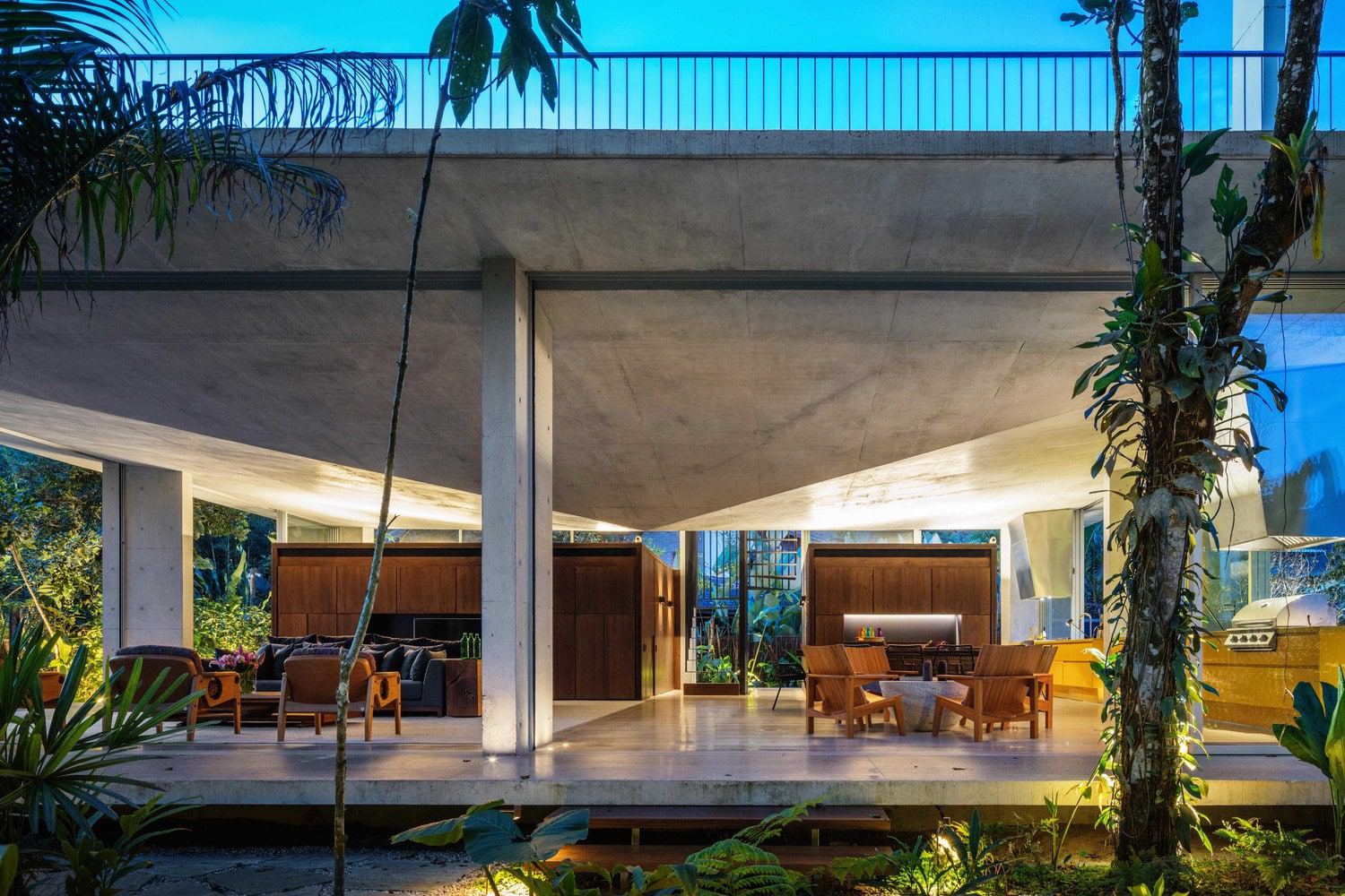 Itamambuca House by Gui Mattos in Brazil