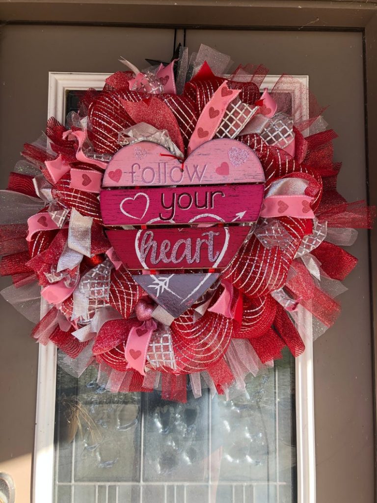 15 Lovely Valentine's Day Wreath Designs For February