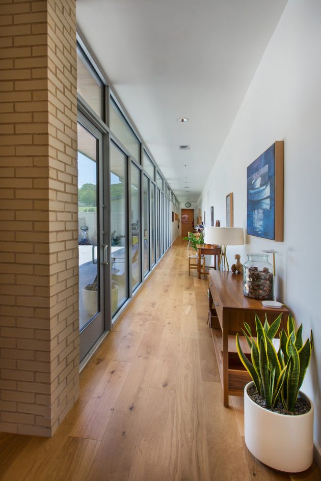 18 Stylish Mid-Century Modern Hallway Designs You'd Love To Walk Through