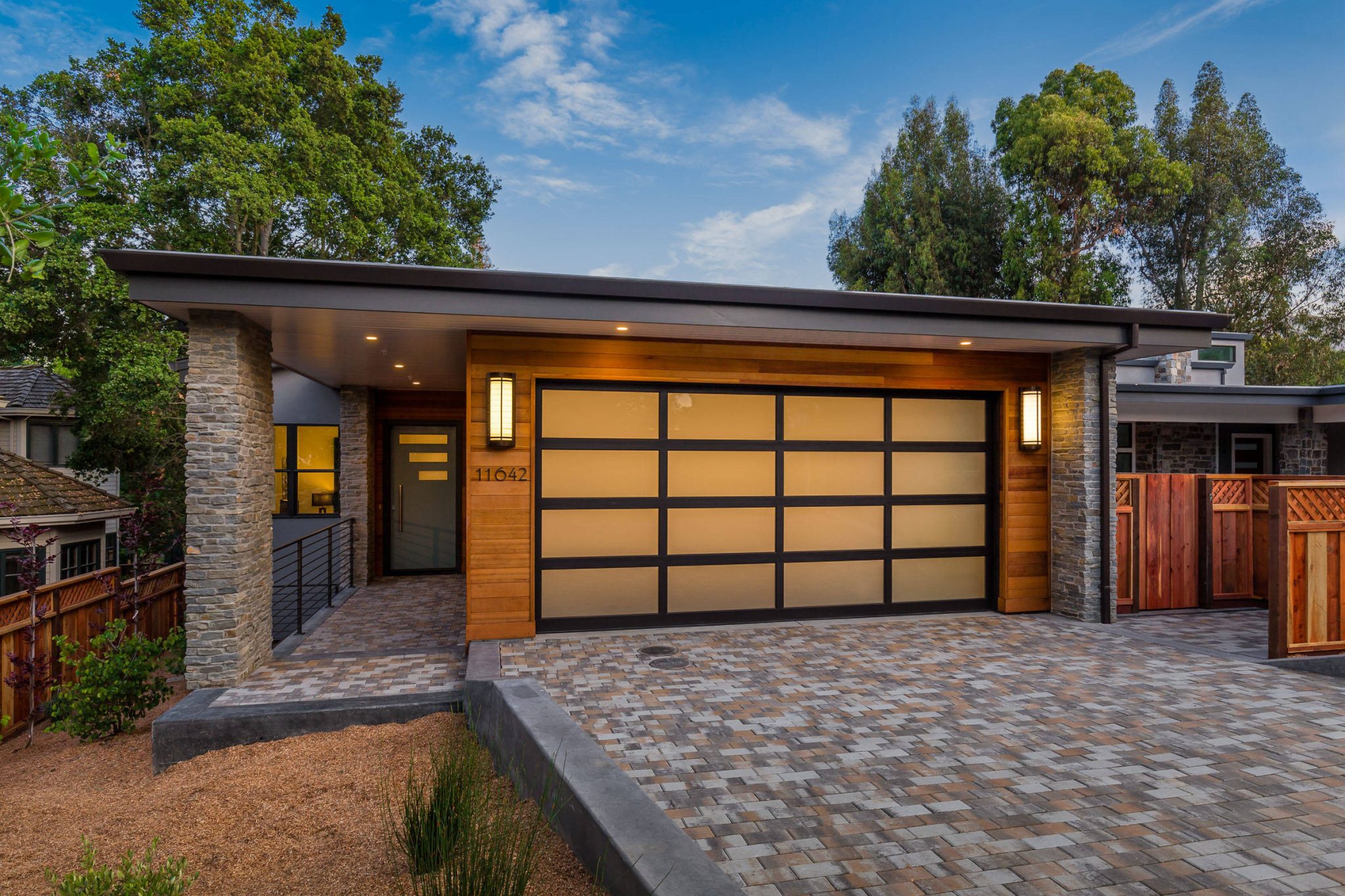 15 Impressive Mid Century Modern Garage Designs For Your New Home