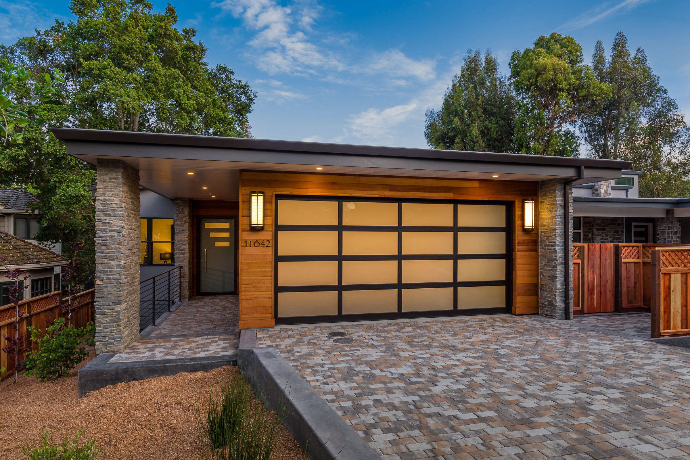 15 Impressive Mid Century Modern Garage Designs For Your New Home