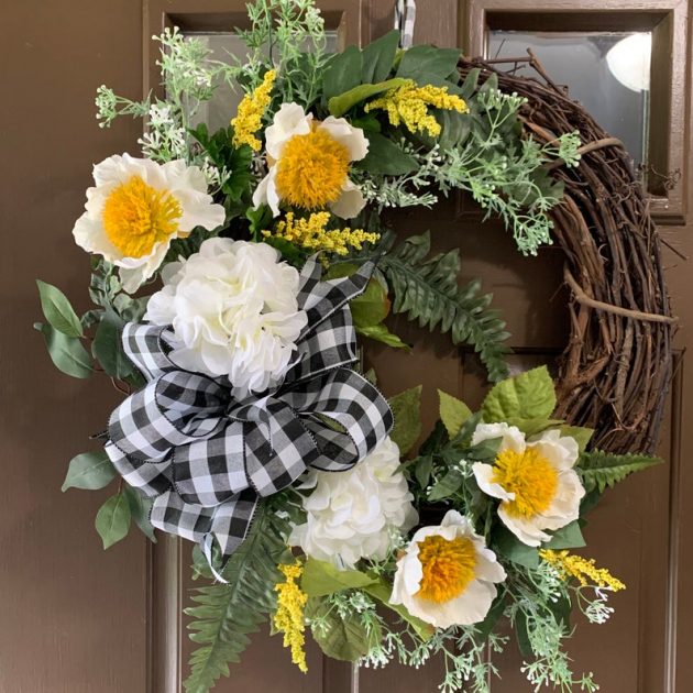 16 Beautiful Floral Wreath Designs That Will Refresh Your Front Door