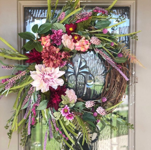 16 Beautiful Floral Wreath Designs That Will Refresh Your Front Door