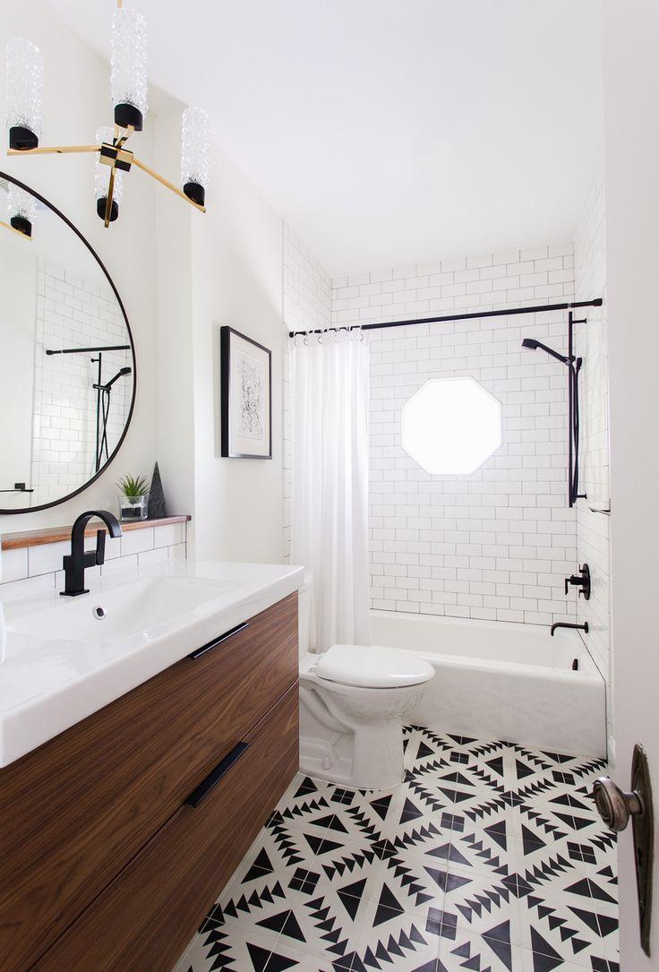 Black & White Bathrooms That Never Go Out of Style