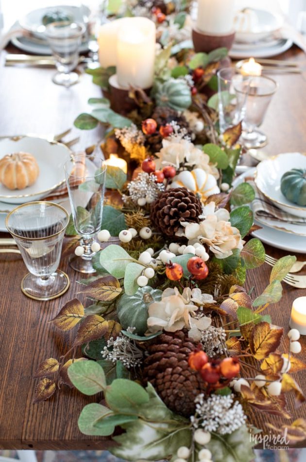 Decorating table for thanksgiving