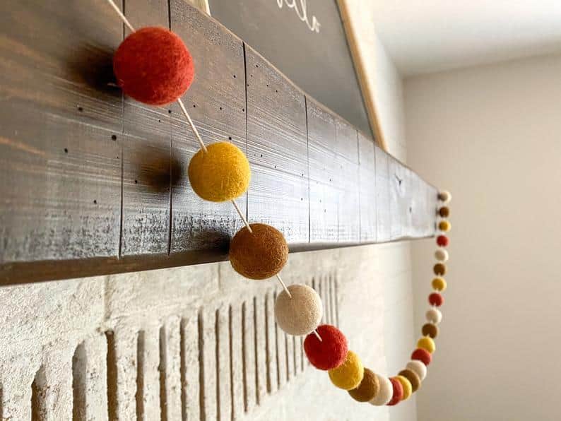 17 Colorful Thanksgiving Garland Designs For A Touch Of Fall In Your Home