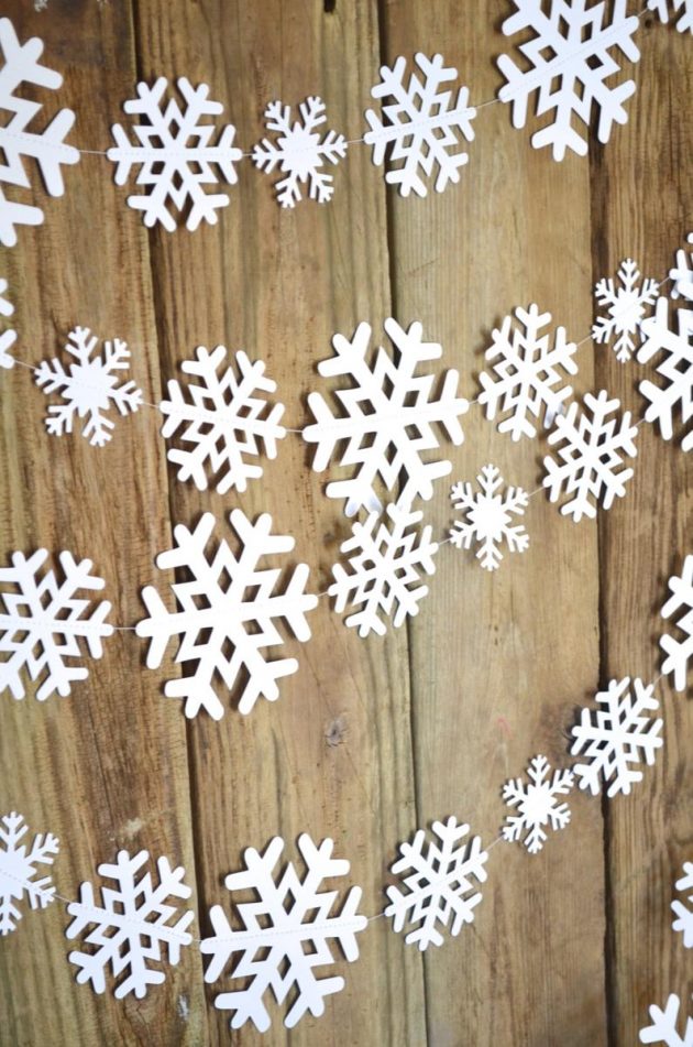 18 Adorable Winter Garland Decorations For Your Home And Yard