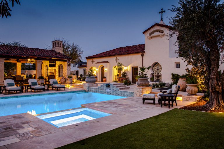 18 Sensational Mediterranean Swimming Pool Designs That Will Take Your