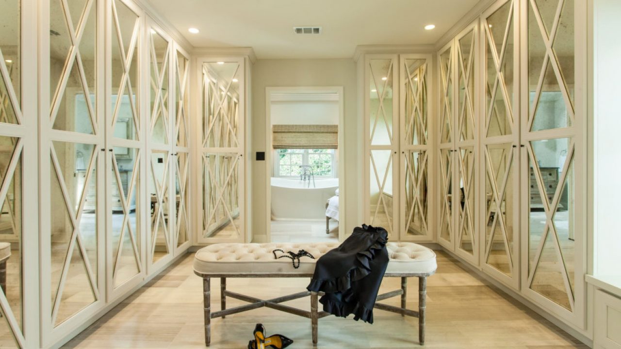 16 Luxe Walk-In Closet Designs For A Traditional Home