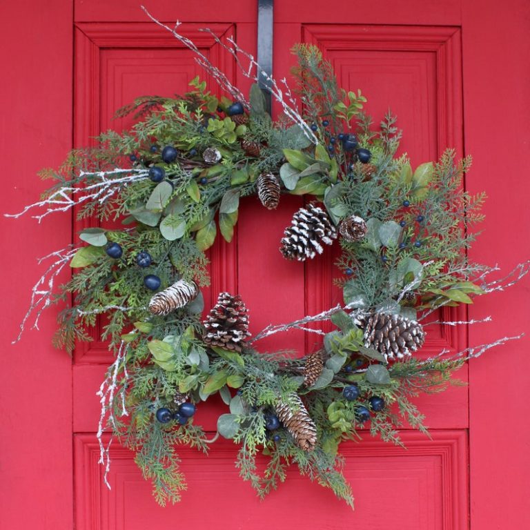 15 Jolly Natural Winter Wreath Designs That Will Give Your Front Door A ...