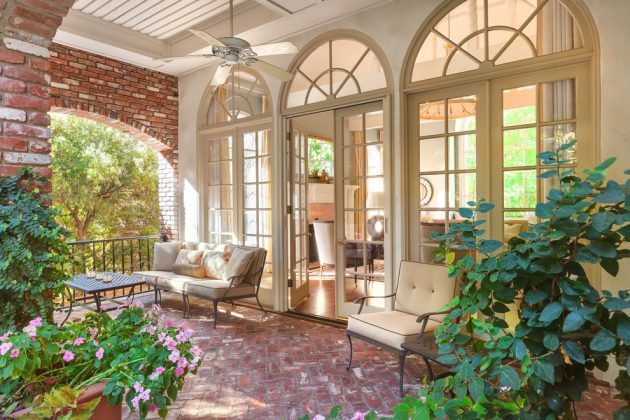 16 Outstanding Traditional Balcony Designs You Will Use All The Time