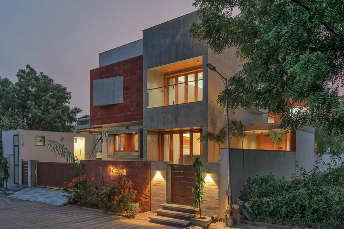 Parallel Volumes House by Urbscapes in Ahmedabad, India