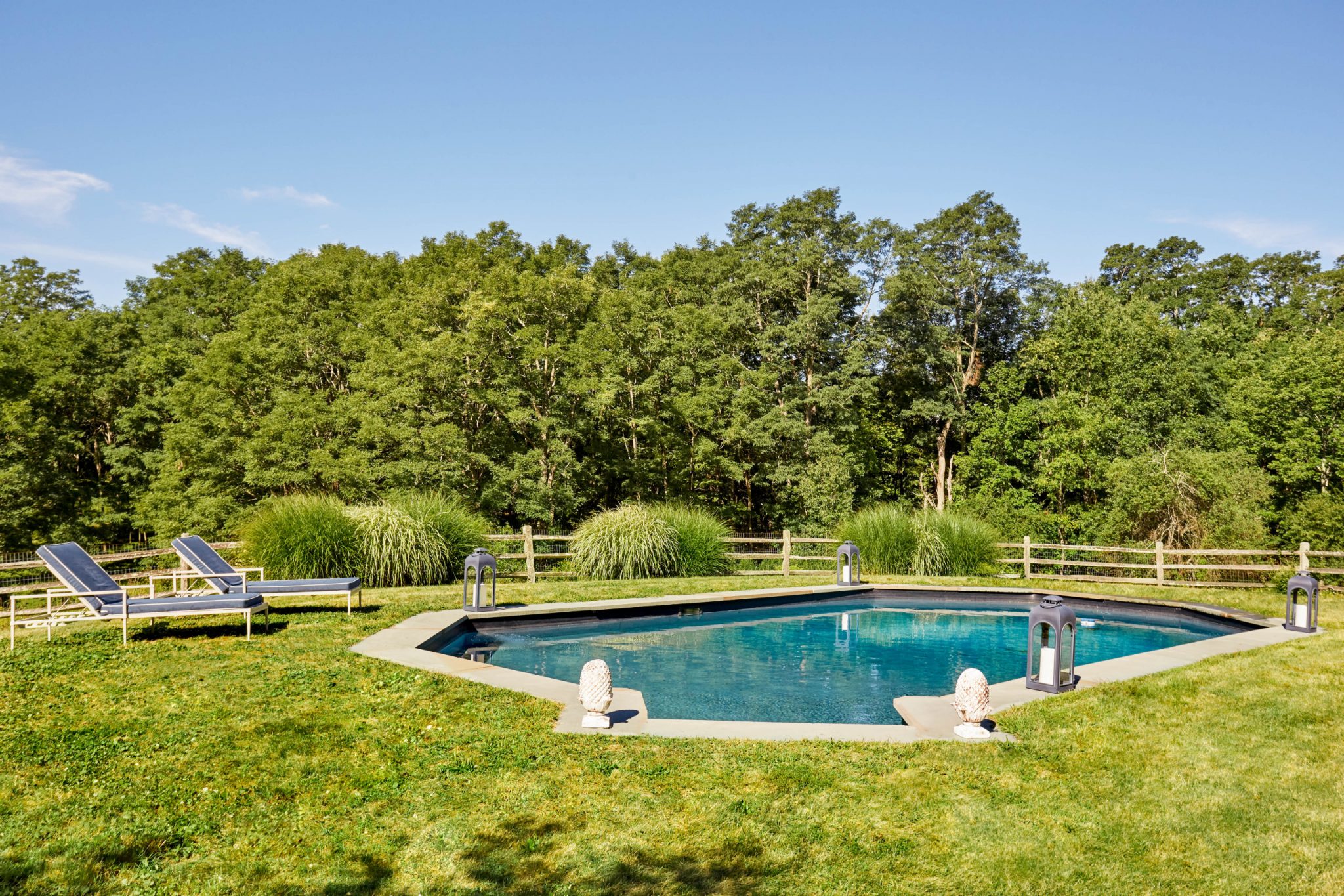 18-magnificent-farmhouse-swimming-pool-designs-you-will-fall-in-love-with