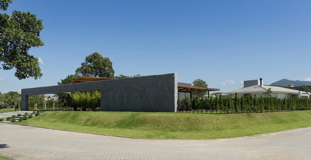 JP Residence by Sarau Arquitetura in Aracatuba, Brazil