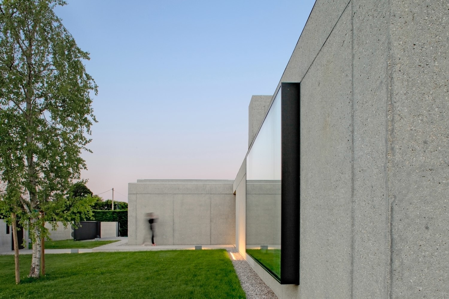 House Surrounded by Greenery by MIDE Architects in Stra, Italy