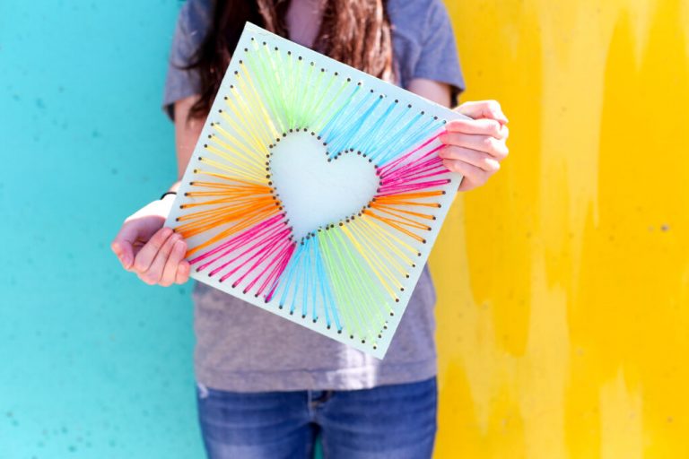 15-lovely-diy-string-art-crafts-you-can-add-to-your-d-cor