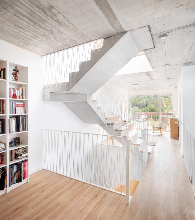 20 Elegant Contemporary Staircase Designs That Are Just Out Of This World