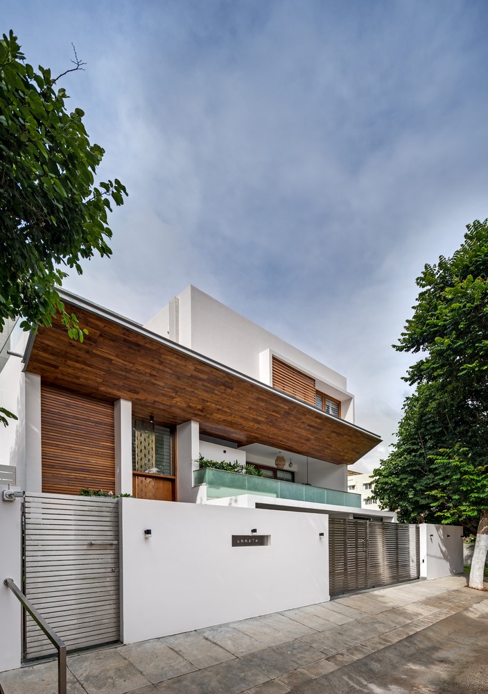 Urban Courtyard Home by Sudaiva Studio in Bangalore, India