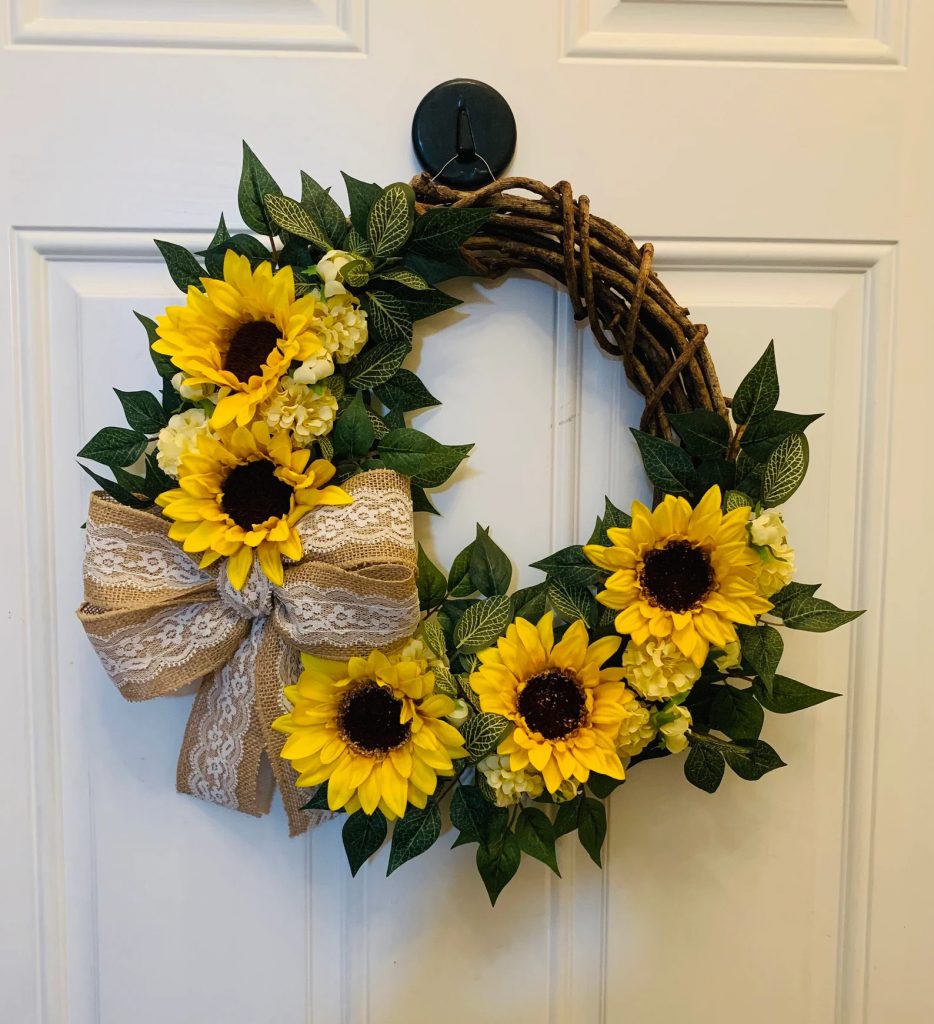 15 Vibrant Sunflower Wreath Designs For Your Home's Summer Theme