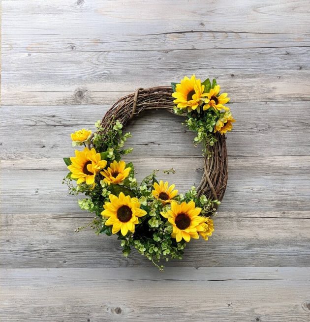 18 Wonderful Summer Wreath Designs To Refresh The Entrance