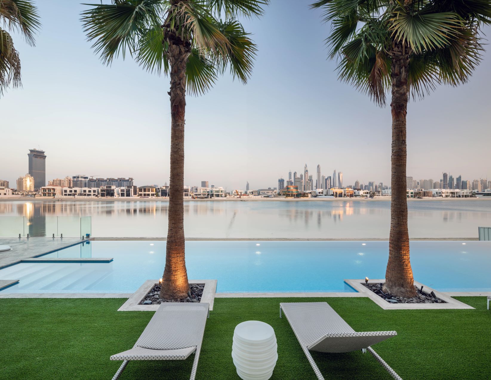 Ariant Residence - Contemporary Beach Mansion in Palm Jumeirah, Dubai